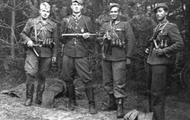 Zolnierze_wykleci_Edward_Taraszkiewicz_1947_Wikipedia_domena