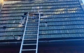 kości&oacute;ł parafialny w Raciechowicach wymiana uszkodzonych gont&oacute;w 2